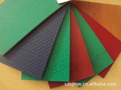 室內(nèi)運(yùn)動地板選購指南 塑料、塑膠與橡膠地板的比較